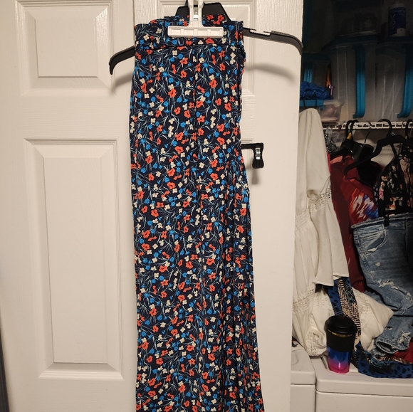 ATTENTION FLORAL CAPRI PANTS WITH POCKETS AND HAVE TO PUT A BELT TOO. - Picture 14 of 17